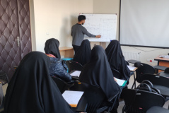 برگزاری کلاس‌های رفع اشکال و حل تمرین توسط مربی همتای مرکز مشاوره و توانمندسازی در پردیس مهندسی برای دانشجویان