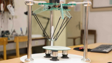 برای اولین بار در شرق کشور ربات دلتا توسط محققین دانشگاه بیرجند طراحی و ساخته شد