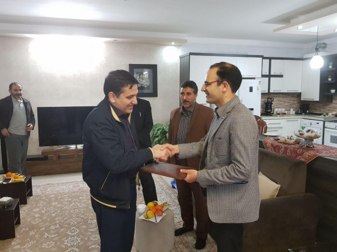 دیدار رئیس و جمعی از مسئولان دانشگاه بیرجند با خانواده شهید نوعی
