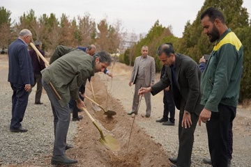 همزمان با سالروز تدفین شهدای گمنام و آغاز هفته منابع طبیعی آیین درختکاری در جوار شهدای گمنام پردیس برگزار شد.