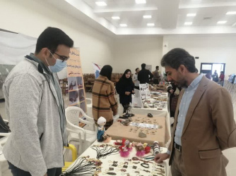 بازدید رئیس دانشکده هنر از نمایشگاه صنایع دستی تولیدات دانشجویی دانشگاه های خراسان جنوبی