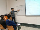 کلاس‌های رفع اشکال و حل تمرین ریاضی توسط مربی همتای مرکز مشاوره و سبک زندگی در پردیس مهندسی برگزار شد