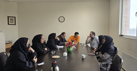 پشت پرده یک موفقیت: در پی کسب نشان نقره ای ارزیابی عملکرد، جلسه رئیس مرکز مشاوره و سبک زندگی با کارشناسان مرکز برگزار شد