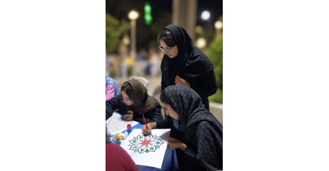 برپایی میز خدمت همیاران سلامت روان در مجموعه خوابگاهی صدف؛ مشاوره چهره‌به‌چهره با حضور مددکاران اجتماعی، هنردرمانی و موسیقی زنده در دورهمی و نشاط خوابگاهی