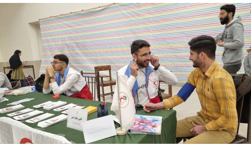 برگزاری آموزش فشارخون گرفتن توسط کانون هلال احمر