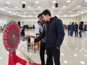 برپایی گردونه آرزوها در جشنواره رویش یلدایی۲ توسط کانون هنرهای تجسمی با همکاری کانون کتاب