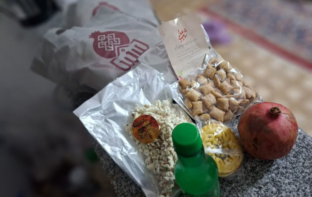 توزیع بسته های یلدایی بین دانشجویان دانشکده فنی و مهندسی فردوس