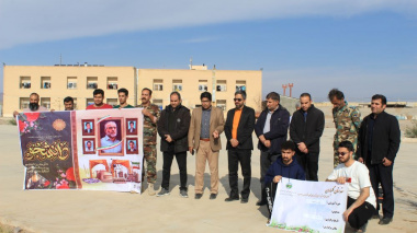 غرس چند اصله نهال در محوطه خوابگاه دانشجویی پردیس دانشکده فنی و مهندسی فردوس