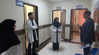 حضور نماینده بیمه دی در درمانگاه فرهیختگان