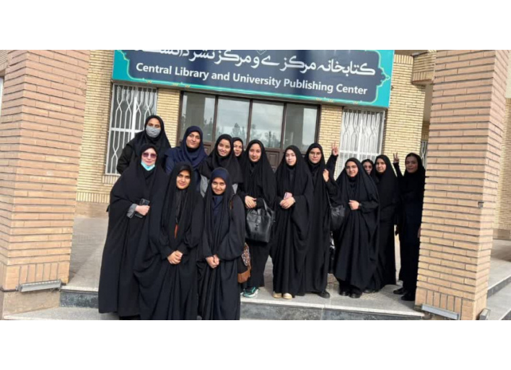 بازدید دانشجویان دختر پردیس امام سجاد (ع) از کتابخانه مرکزی و مرکز نشر (26 آبان 1404)