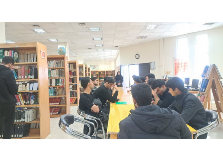 بازدید دانشجویان پسر پردیس شهید باهنر از کتابخانه مرکزی و مرکز نشر (28 ابان 1404)