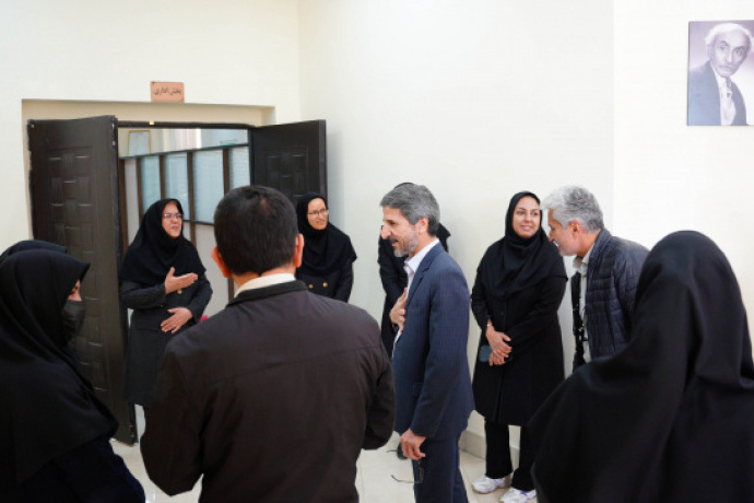 همزمان با هفته کتاب و کتابخوانی؛ سرپرست دانشگاه بیرجند در کتابخانه مرکزی و مرکز نشر بر توسعه و نوسازی خدمات کتابخانه‌ای تأکید کرد. (26 آبان 1404)
