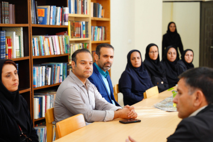 همزمان با هفته کتاب و کتابخوانی؛ سرپرست دانشگاه بیرجند در کتابخانه مرکزی و مرکز نشر بر توسعه و نوسازی خدمات کتابخانه‌ای تأکید کرد. (26 آبان 1404)