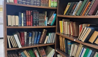 اهدای ۳۱۷ جلد کتاب توسط مرحوم دکتر غلامحسین ریاحی به کتابخانه مرکزی و مرکز نشر دانشگاه بیرجند