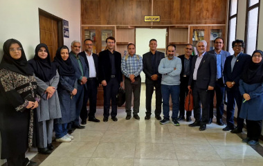 نشست صمیمانه جمعی از اساتید، کارکنان و دانشجویان دانشکده ادبیات و علوم انسانی با رضا امیرخانی