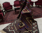 همزمان با سالروز تاسیس دانشگاه بیرجند: اهدای قاب ماندگار کادر معلمین دبستان شوکتیه و قالیچه ۷۵ ساله
