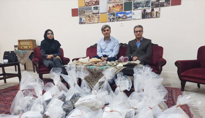 اهدا مجموعه‌های ارزشمند سنگ و کانی به موزه دانشگاه: گامی در غنای میراث علمی