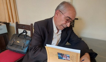 اهدای  کتاب «جشن‌نامه» استاد محمدبهنام‌فر به موزه  و مرکز اسناد ومفاخر دانشگاه بیرجند