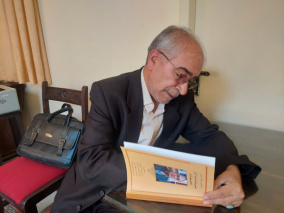 اهدای  کتاب «جشن‌نامه» استاد محمدبهنام‌فر به موزه  و مرکز اسناد ومفاخر دانشگاه بیرجند