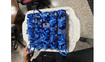 اهدای انگشتر یادبود پنجاهمین سال تأسیس دانشگاه بیرجند به اعضای هیئت علمی و کارکنان