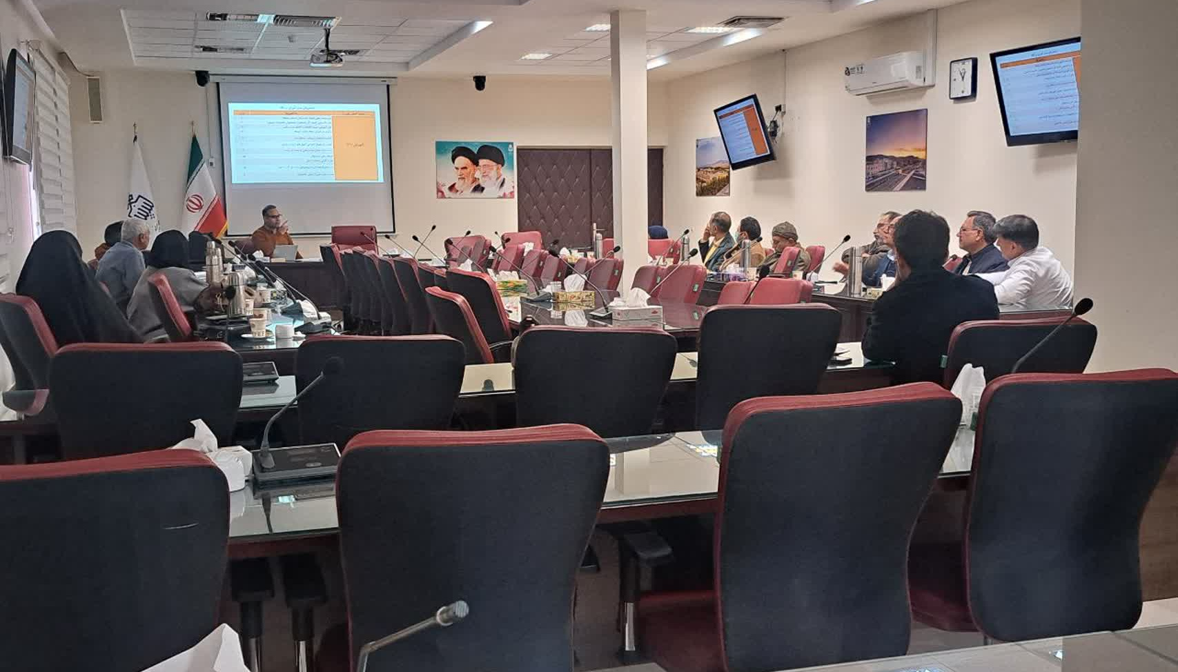 کارگاه آموزشی شناخت معیارهای رتبه‌بندی دانشگاه‌ها و نقش اثرگذار اعضای هیات علمی در رتبه‌بندی‌ها در دانشگاه بیرجند برگزار شد