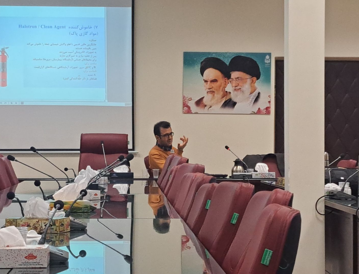 کارگاه آموزشی اصول ایمنی در آزمایشگاه‌ها و کارگاه‌ها در دانشگاه بیرجند برگزار شد