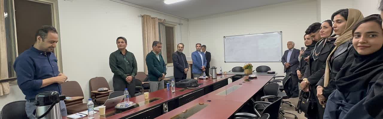 مقایسه تمرینات حسی-حرکتی و واقعیت مجازی بر روی سینرزی عضلانی، متغیرهای فضایی زمانی و کیفیت زندگی و برخی متغیرهای عملکردی در افراد مبتلا به ام اس در شروع راه رفتن