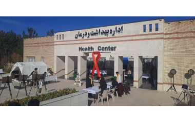 حضور دانش‌آموزان دبیرستان فرهیختگان دانشگاه بیرجند در پویش ایدز