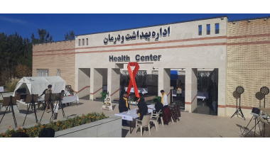 حضور دانش‌آموزان دبیرستان فرهیختگان دانشگاه بیرجند در پویش ایدز