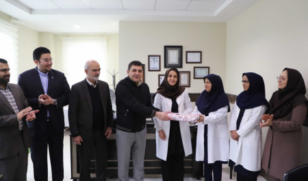 تقدیر رئیس دانشگاه و معاون دانشجویی از پرستاران مرکز بهداشت و درمان